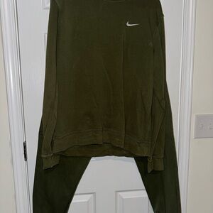 Nike Dark Green Crewneck Sweatshirt & jogger sweatpants